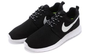 Nike Roshe Run черные с белым (35-44)